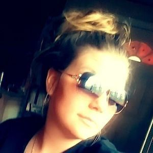 Meet your Posher, Lealea